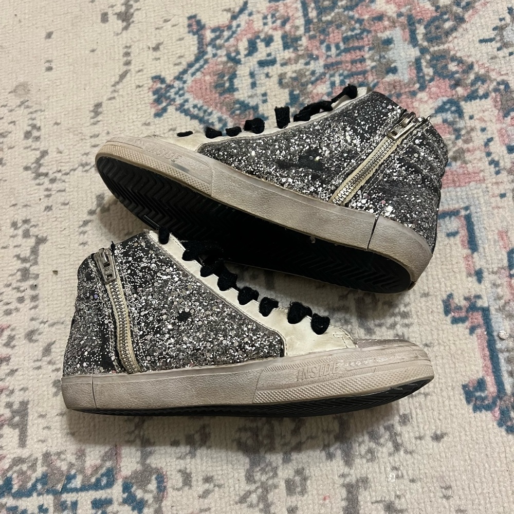 Golden Goose White Leather Sneakers with Black Star and Red Nail Accent - Picture 3 of 6